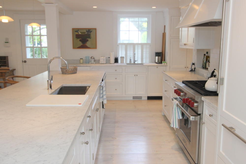 Cape Cod Home 994820