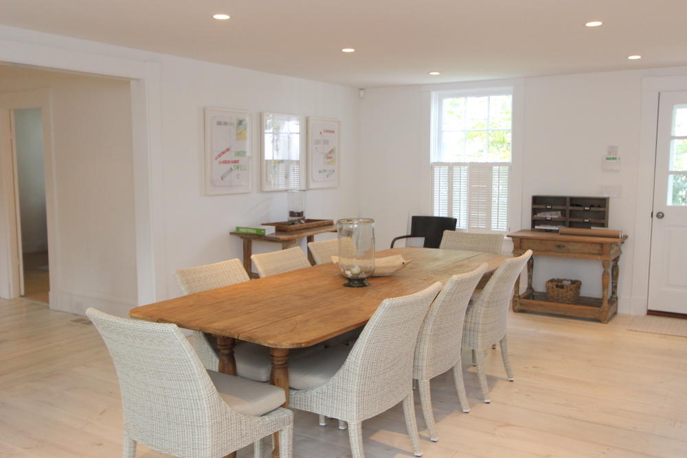 Cape Cod Home 994820