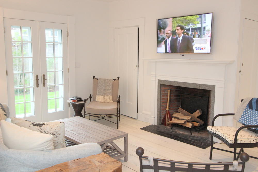 Cape Cod Home 994820