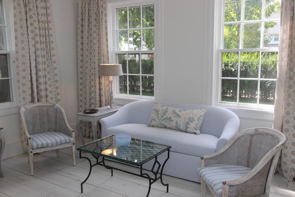 Cape Cod Home 994820