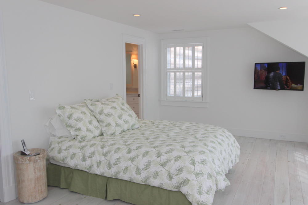 Cape Cod Home 994820