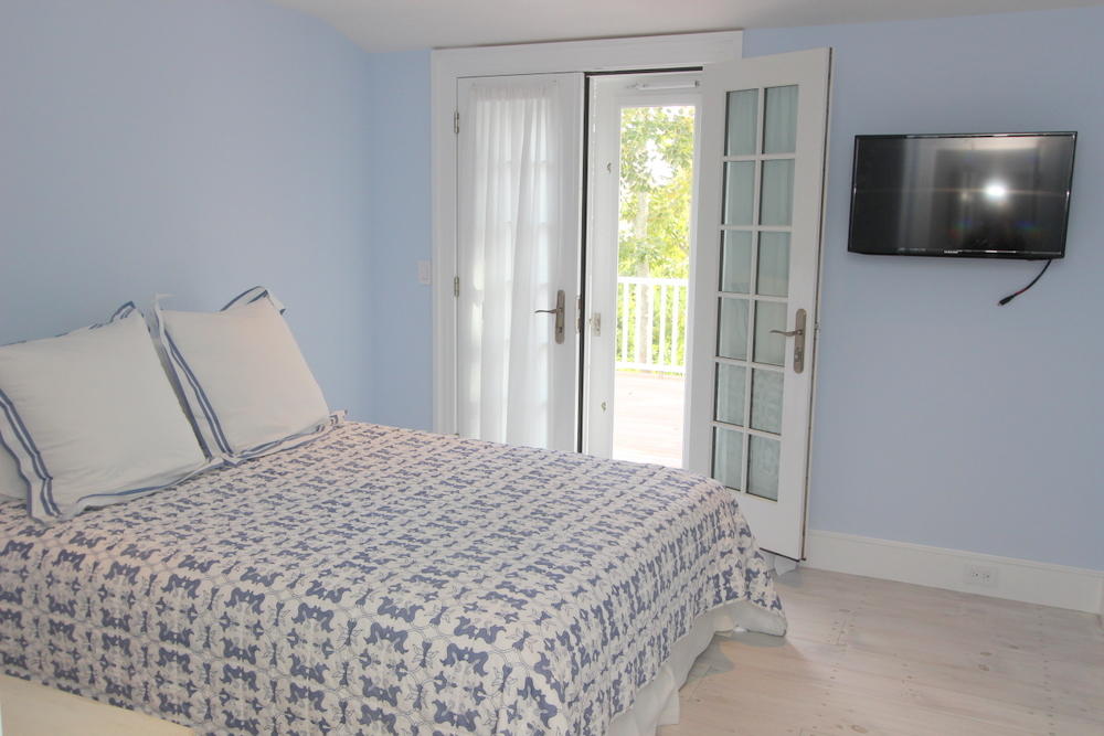 Cape Cod Home 994820