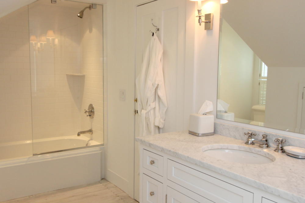 Cape Cod Home 994820