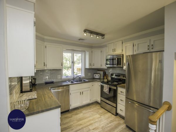 Cape Cod Home 994821