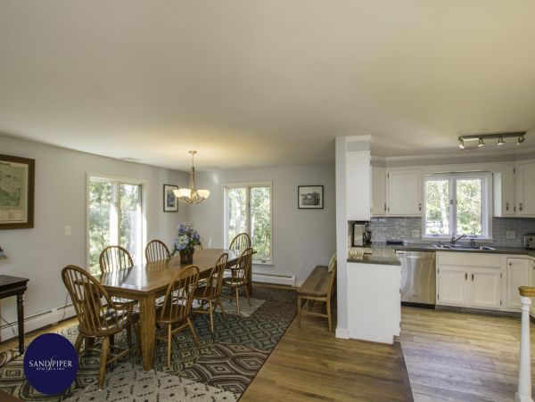Cape Cod Home 994821