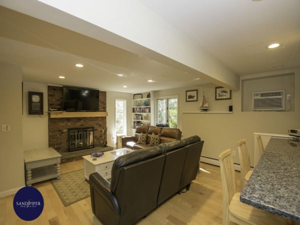 Cape Cod Home 994821