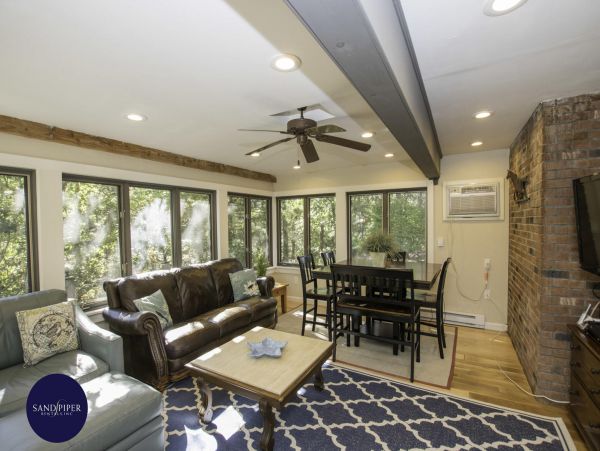 Cape Cod Home 994821