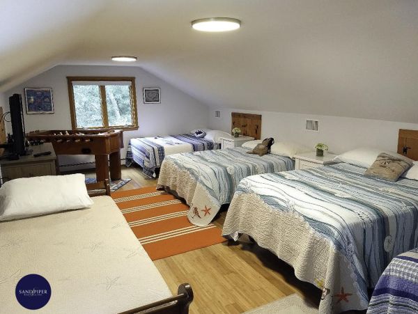 Cape Cod Home 994821