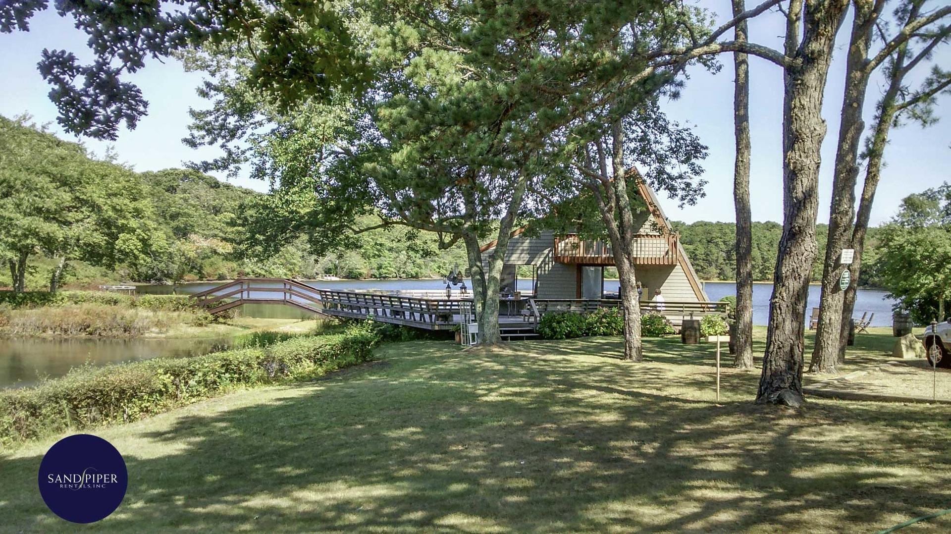 Cape Cod Home 994821