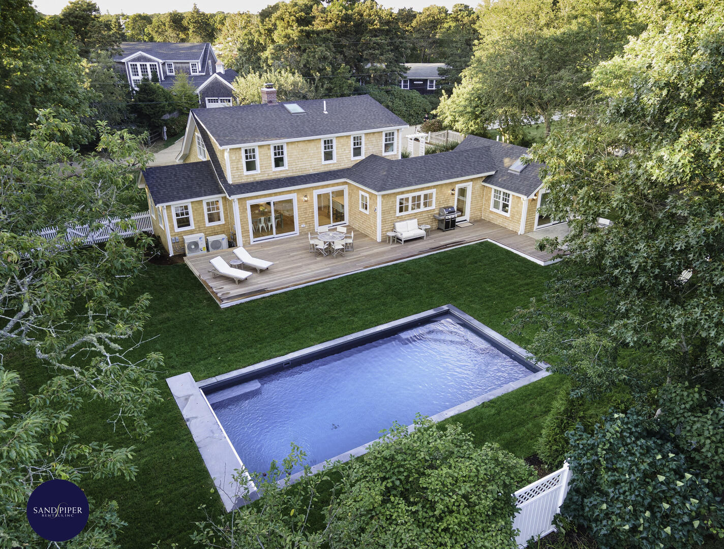 Cape Cod Home 994822