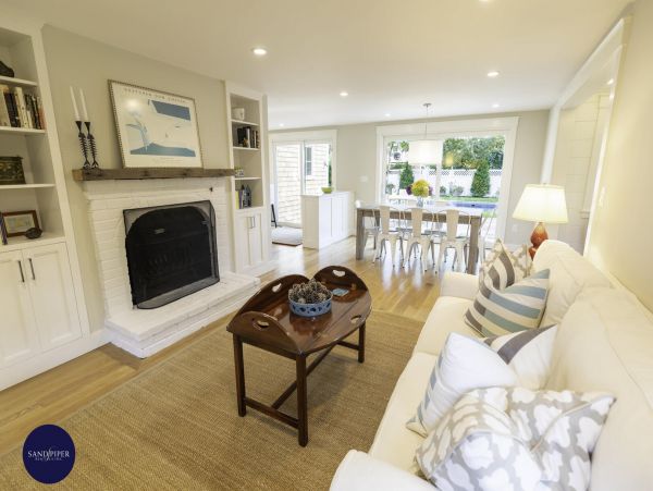 Cape Cod Home 994822