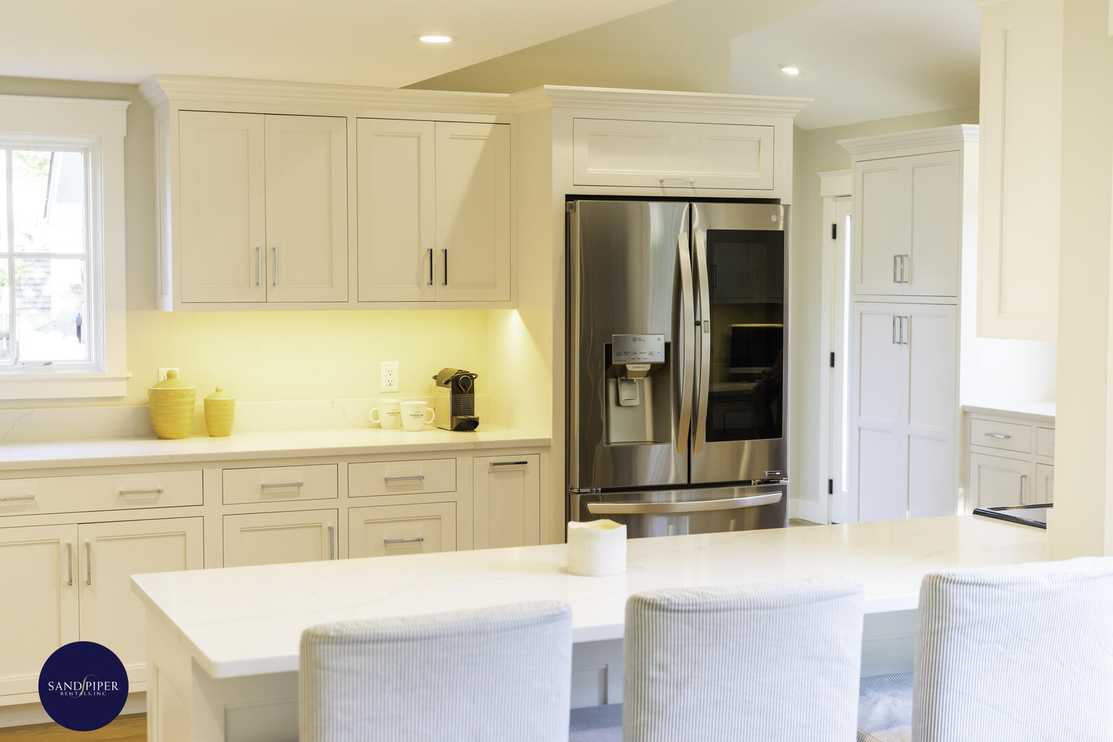 Cape Cod Home 994822
