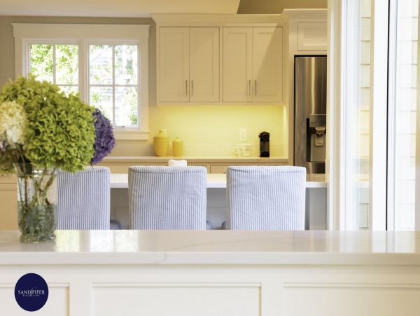 Cape Cod Home 994822