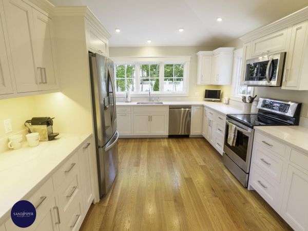 Cape Cod Home 994822