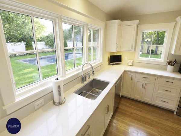 Cape Cod Home 994822