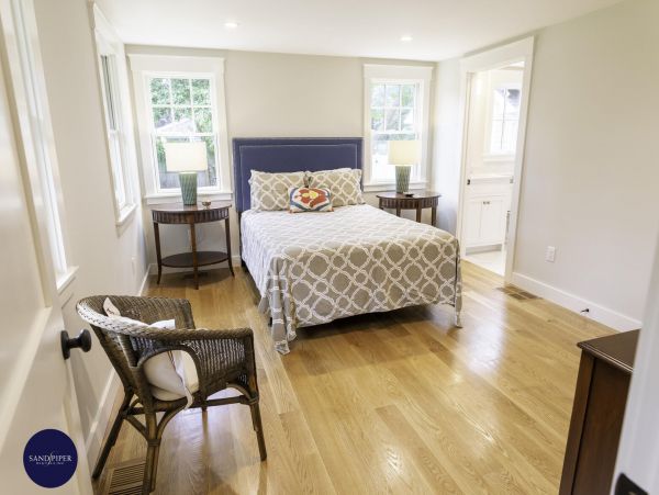 Cape Cod Home 994822