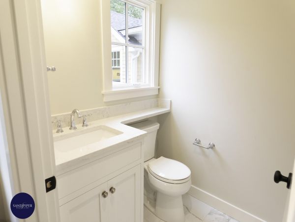 Cape Cod Home 994822