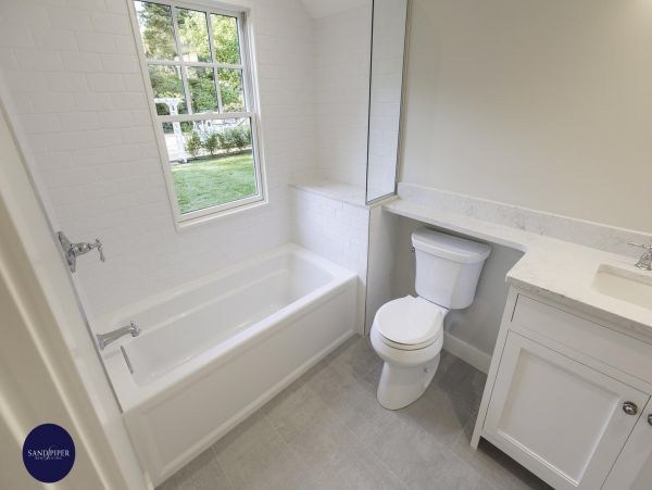 Cape Cod Home 994822