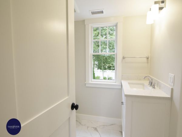 Cape Cod Home 994822