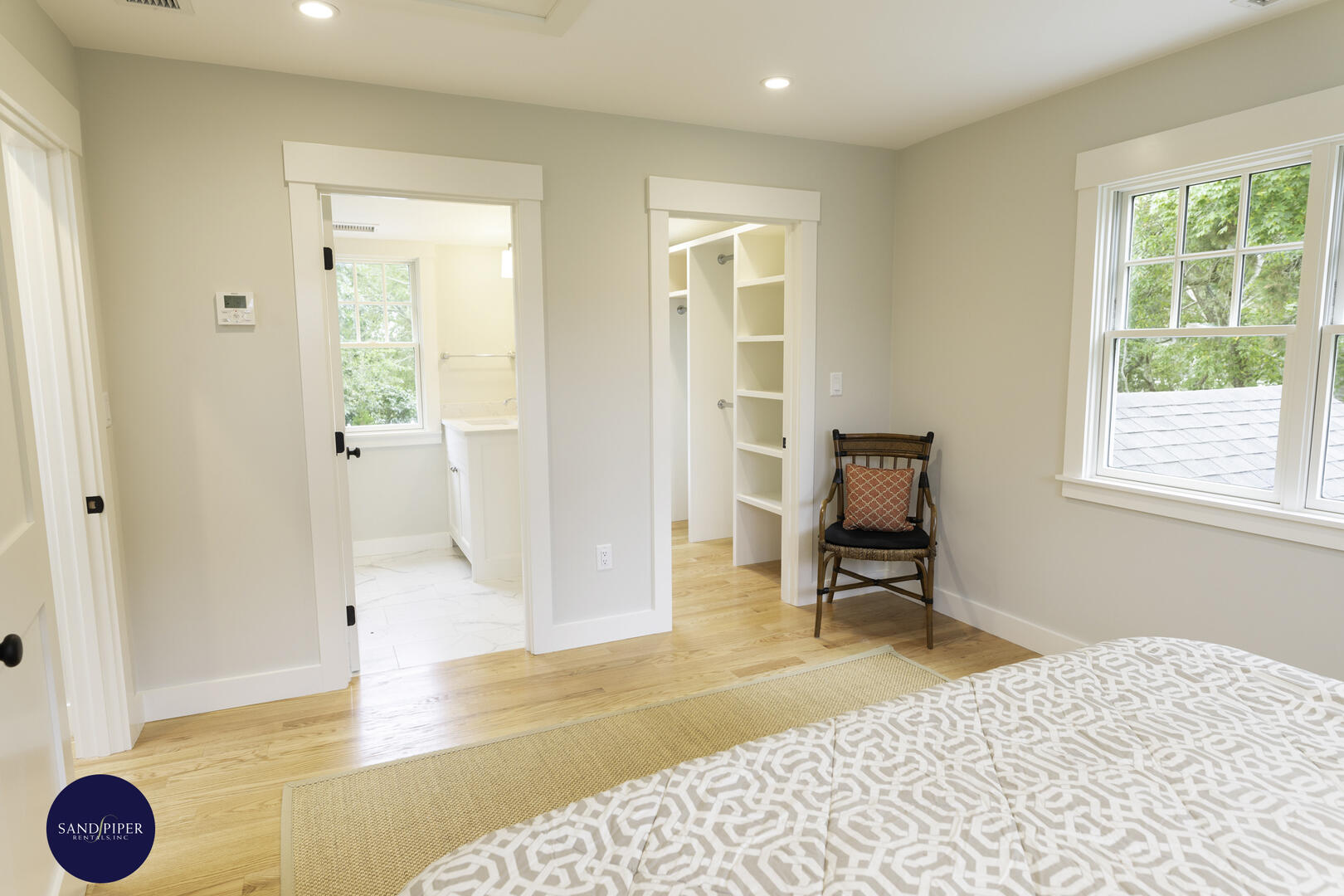 Cape Cod Home 994822