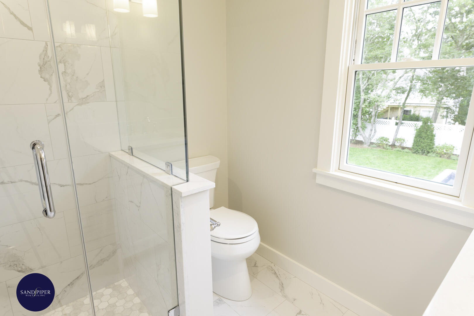 Cape Cod Home 994822