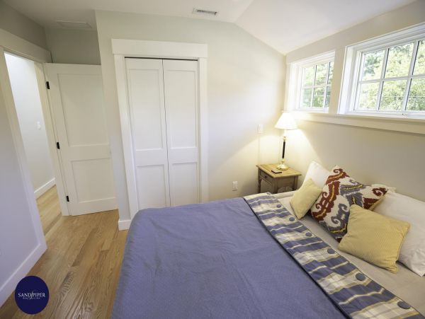 Cape Cod Home 994822