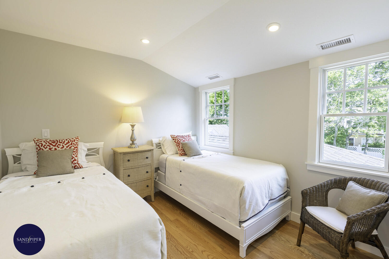 Cape Cod Home 994822