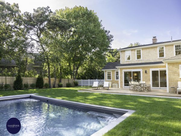 Cape Cod Home 994822