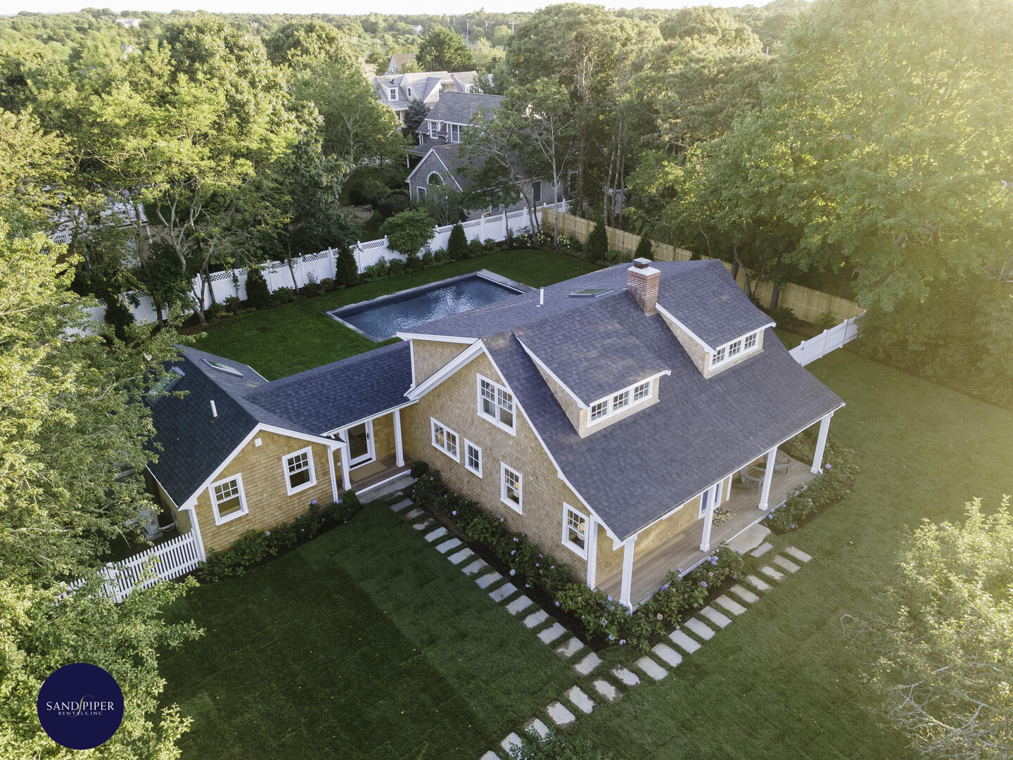 Cape Cod Home 994822