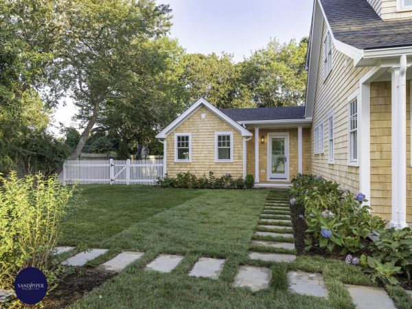 Cape Cod Home 994822