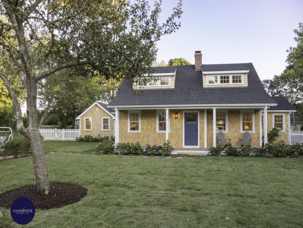 Cape Cod Home 994822