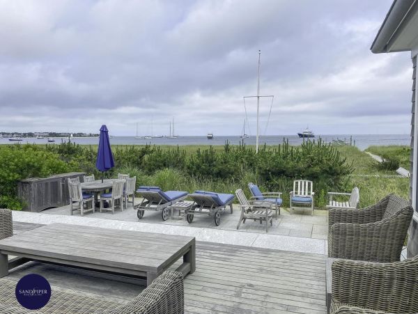 Cape Cod Home 994823