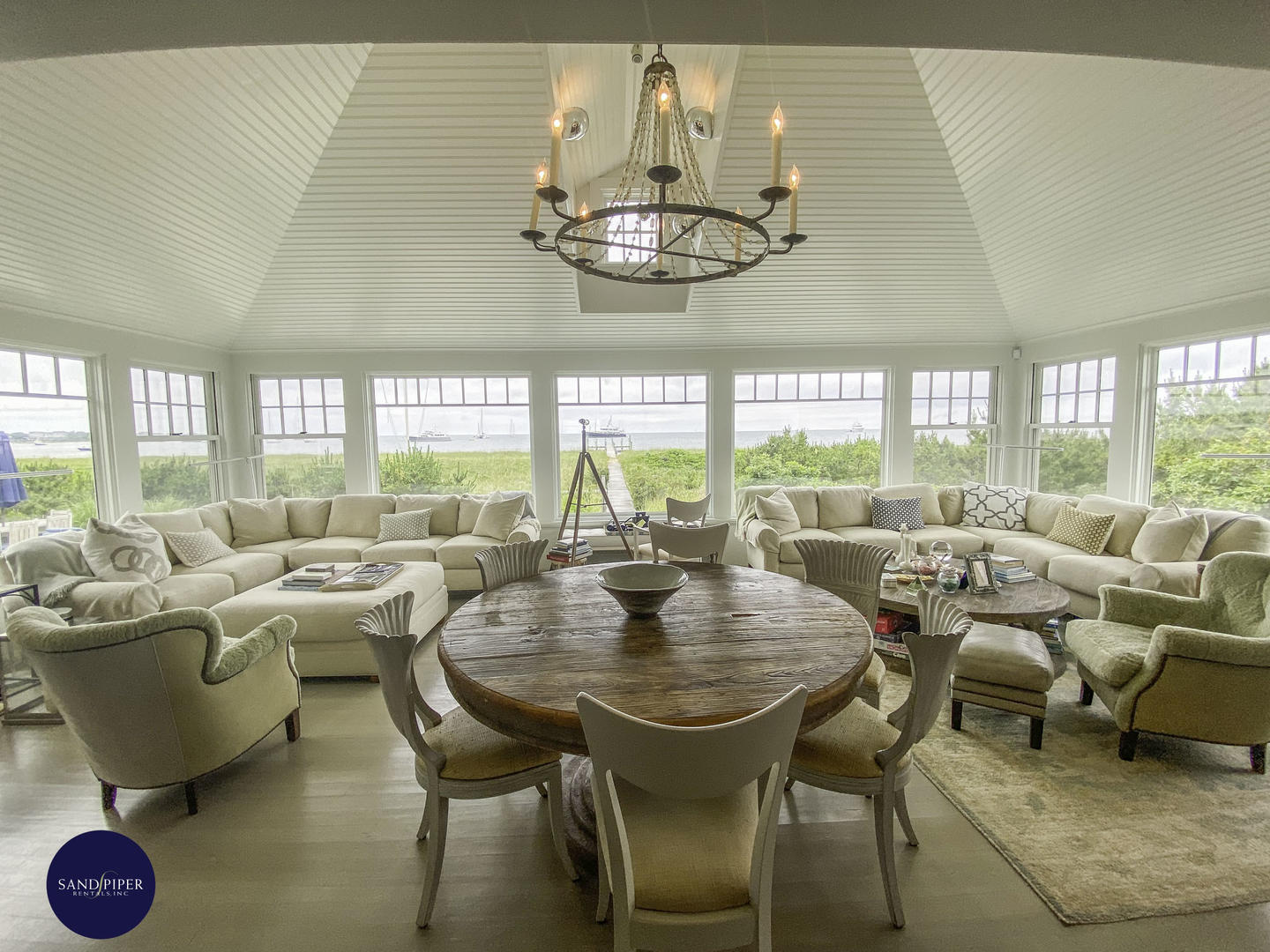 Cape Cod Home 994823