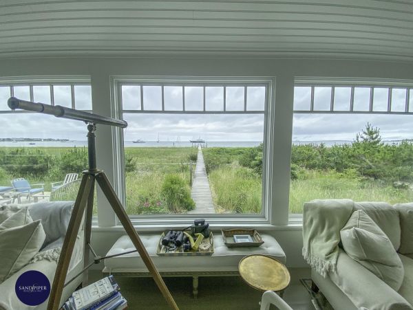 Cape Cod Home 994823