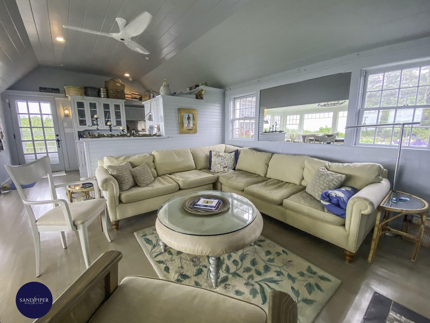 Cape Cod Home 994823