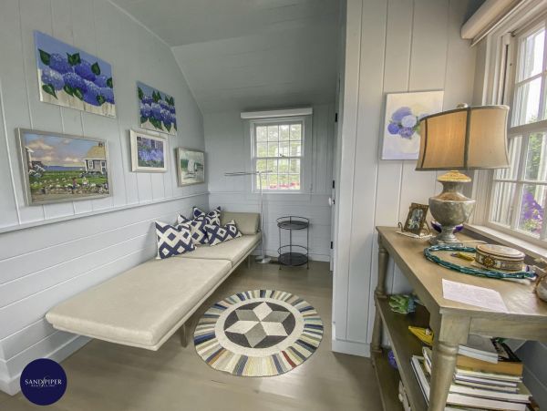 Cape Cod Home 994823