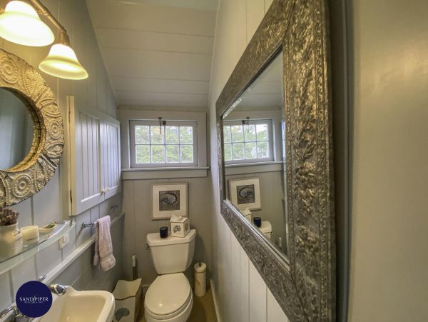 Cape Cod Home 994823