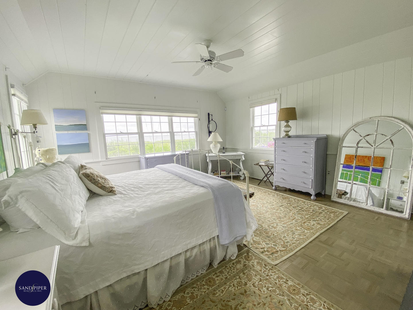 Cape Cod Home 994823