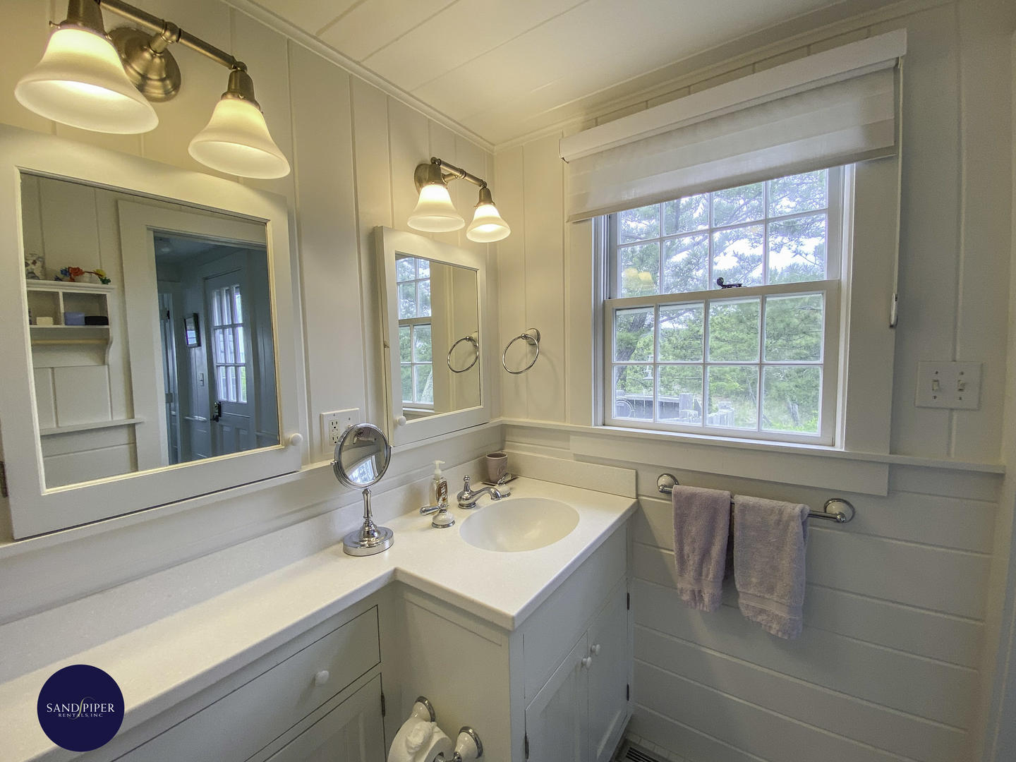 Cape Cod Home 994823
