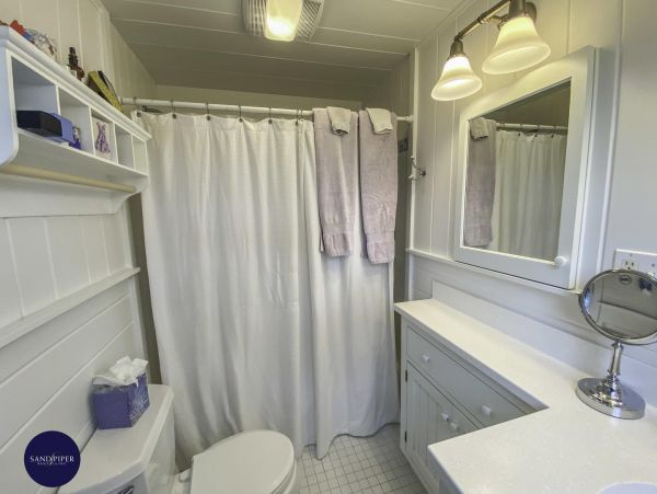 Cape Cod Home 994823