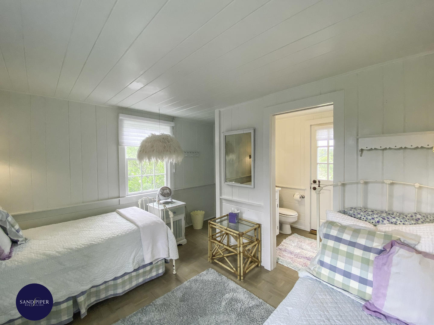 Cape Cod Home 994823