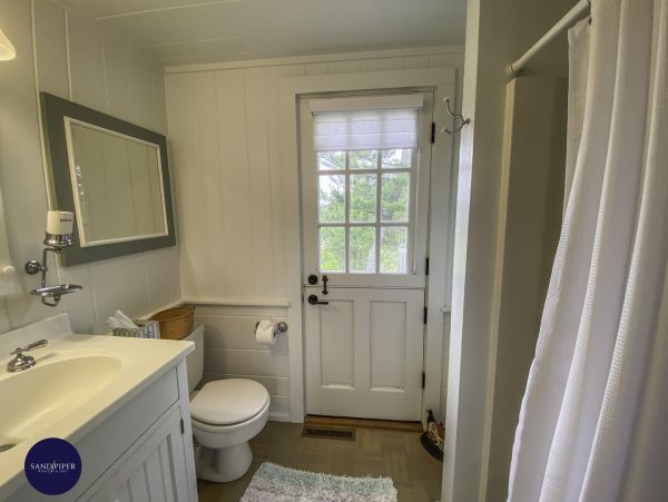 Cape Cod Home 994823