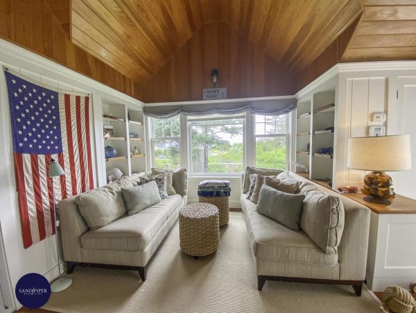 Cape Cod Home 994823