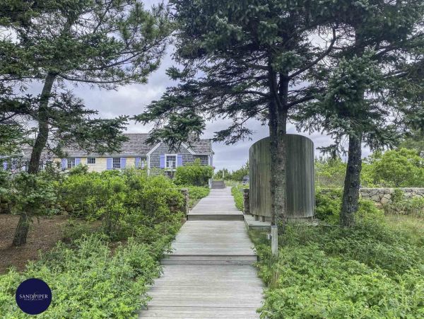 Cape Cod Home 994823
