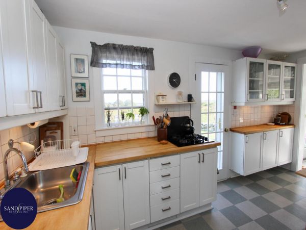 Cape Cod Home 994824