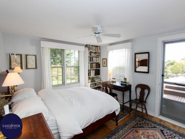 Cape Cod Home 994824