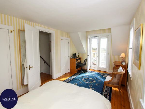 Cape Cod Home 994824