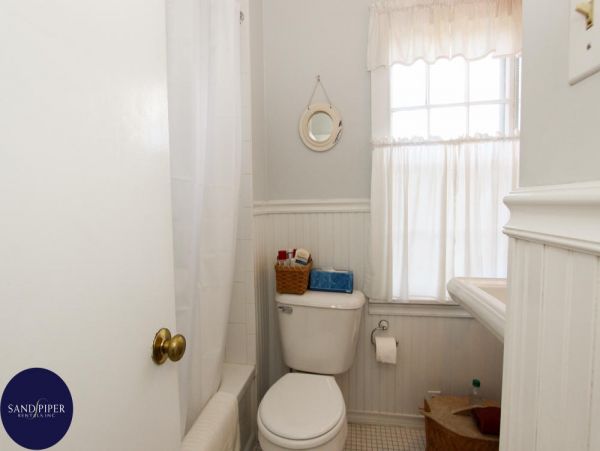 Cape Cod Home 994824