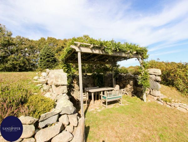 Cape Cod Home 994824