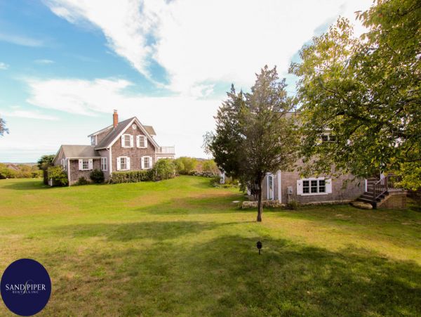 Cape Cod Home 994824